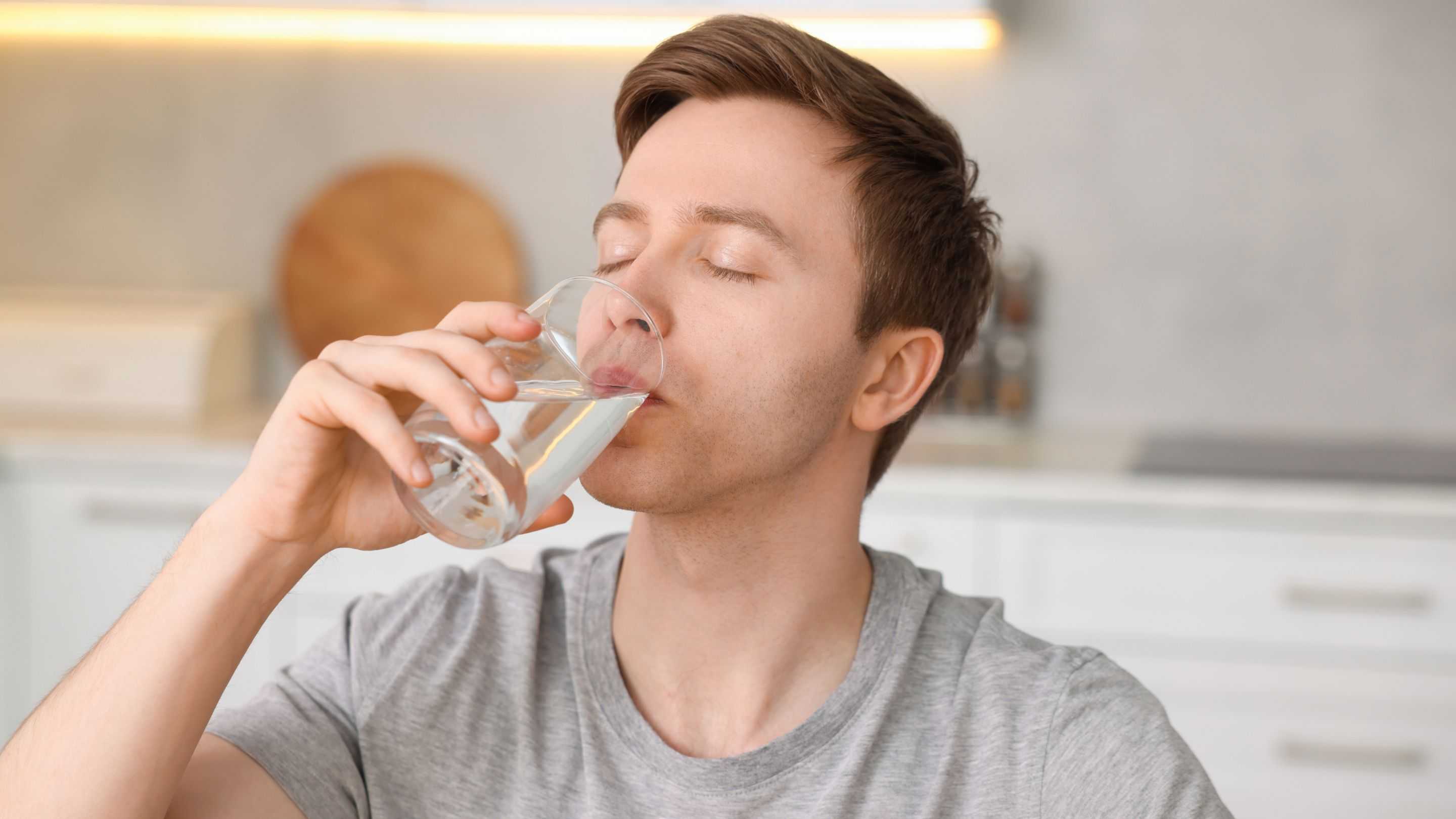 Rutin Minum Air Hangat Pagi Hari? Ini Dia 5 Manfaatnya untuk Tubuh